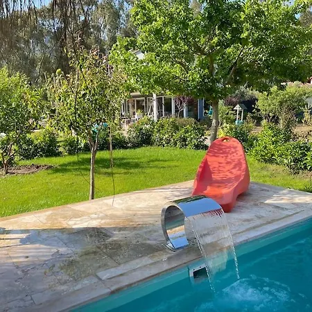 Villa Marmaris-hisaroenue'nde Isitmali Havuzlu *