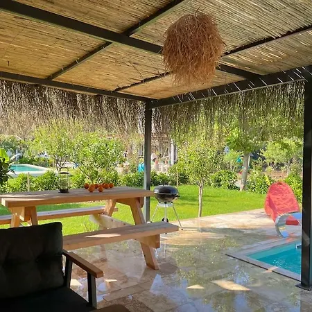 Villa Marmaris-hisaroenue'nde Isitmali Havuzlu Marmaris