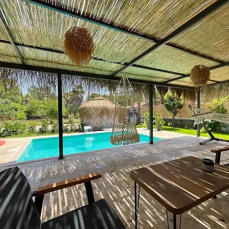 Marmaris-hisaroenue'nde Isitmali Havuzlu Villa