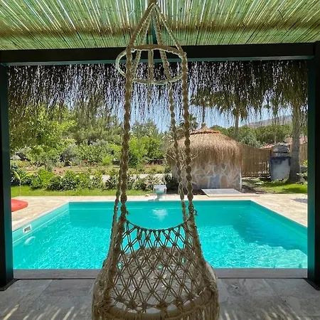 Marmaris-hisaroenue'nde Isitmali Havuzlu Мармарис